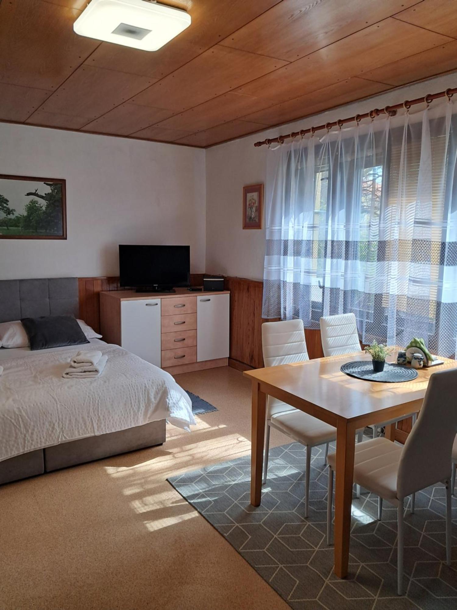 Ubytování nad sklípkem Valtice Exterior foto